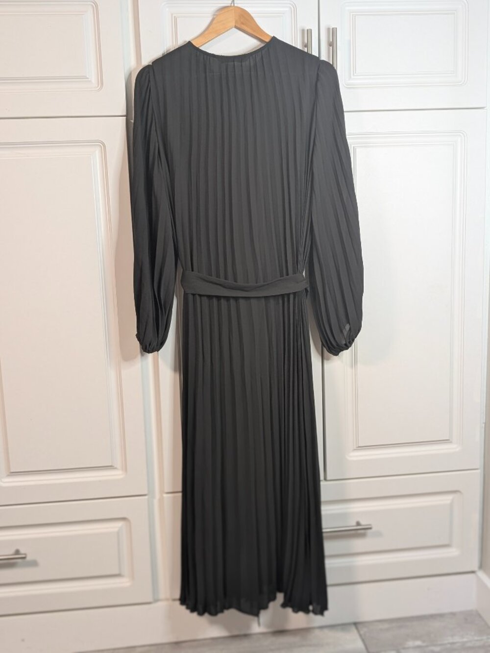 Zara Pleated Maxi Dress Black Belted Beaded Tie Neck Blouson Sleeve M Minimalist - Picture 8 of 16
